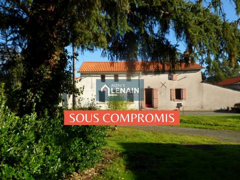 Sur 1.3 hectare, maison en partie rénovée, pièce de vie avec insert, salon, cuisine meublée et équipée , arrière cuisine avec petit grenier, salle d'eau avec douche à l'italienne et wc suspendu, chambre avec dressing, une autre chambre. Grenier aména...