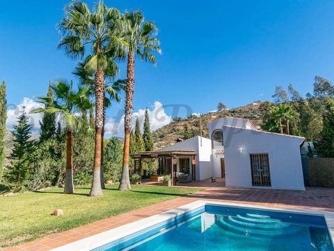 Country Property in Torrox with 3 bedrooms, 2 bathrooms, garage and a swimming pool.