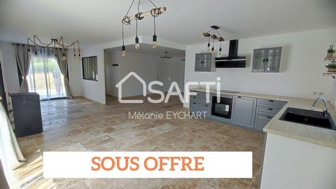 Vous cherchez une maison neuve où poser vos valises, c'est ici que ça se passe. Venez vite découvrir ce bien de qualité équipé avec goût à 6 minutes de La Rochefoucauld et de la RN10. La maison se compose d'une vaste pièce de vie d'environ 60 m² ouve...