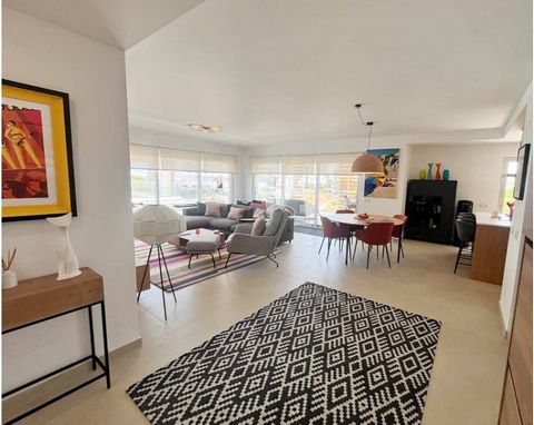 2-bedroom apartment, fully furnished, in Albufeira, with private roof terrace equipped with jacuzzi. It is particularly bright and modern due to the large double-glazed windows with thermal cut. A very nice balcony with barbecue is an extension of th...