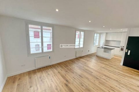 Appartement dans villa Basque, copropriété de 2 lots. Ascenseur arrivant directement dans l'appartement de type 5. Surface de 95m². Double séjour avec cuisine ouverte et équipée. 3 chambres, 2 salles d'eau. 3 WC. Totalement rénové avec des matériaux ...