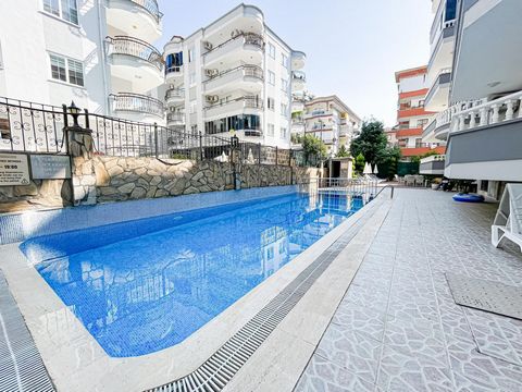 Een stijlvol appartement in een prestigieus gebied van Alanya, op slechts 400 meter van de zee, staat te koop. Dit appartement met een moderne afwerking, twee slaapkamers en een balkon met uitzicht op de stad is een ideale plek om te wonen of te hure...