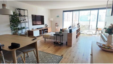 Penthouse de 4 chambres à ACHETER | Terrasse | Vila Nova de Gaia | Port. Découvrez votre nouvelle maison ! Ce penthouse élégant et moderne de 4 chambres offre un espace sophistiqué et confortable avec un emplacement de choix et d'excellents équipemen...