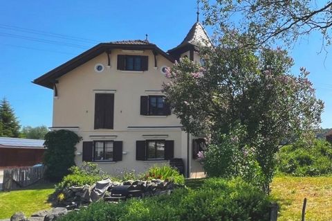 * Wohnen mit Flair * Dieses freistehende villenähnliche Haus wurde ca. 1906 errichtet und wird Sie mit einer Vielzahl von hochwertigen Besonderheiten gleich auf den ersten Blick beeindrucken. Sie wohnen und leben hier natürlich und unabhängig, aber d...