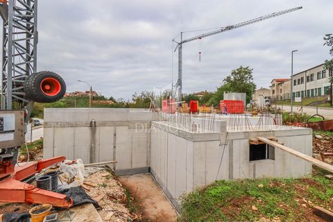 Location: Istarska županija, Buje, Buje. Istrien, Buje Prilika, Wohnungen zum Verkauf in einem neuen Gebäude. Das Gebäude hat ein modernes Erscheinungsbild mit einem Aufzug, der Garten wird gemeinschaftlich genutzt, im Garten wird ein Spielplatz für ...