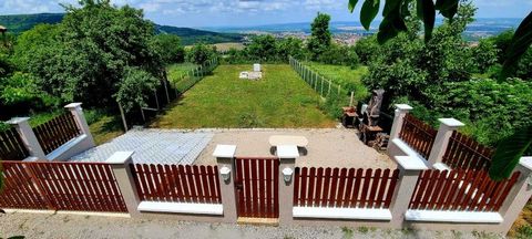 SelectBG bietet Ihnen ein Grundstück in Arbanashko Bardo (in der Nähe der JAGDHÜTTE) 7-8 Minen von Veliko Tarnovo entfernt, mit einem herrlichen Blick auf Gorna Oryahovitsa und das Kamaka-Gebiet! . Das Grundstück hat eine Fläche von 500 qm, verfügt ü...