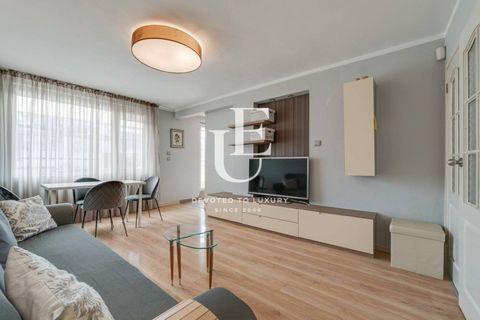 Unique Estates propose à la vente une maisonnette panoramique située aux deux derniers étages d’un immeuble construit en 2000, à côté de l’hôtel Marinela. L’appartement est très lumineux, avec une grande terrasse donnant sur la montagne Vitosha. L’ap...