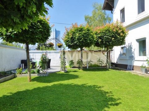 Ein Zuhause für die ganze Familie, mit schönem Garten und großem Pool - geschmackvoll renoviert! Sie suchen ein Zuhause für sich und Ihre Familie? Diese praktisch gelegene, herrliche Wohnung bietet Ihnen vermutlich alles, was Sie brauchen und sich wü...