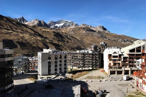 Gebouw aan de voet van de hellingen. - Residentie op slechts vijf minuten van het centrum van Val Claret. - Skikluisjes. - Le Curling Een receptiebalie in de residentie. - Mogelijkheid tot lossen voor de woning. Studio van 22 m² met balkon op het noo...