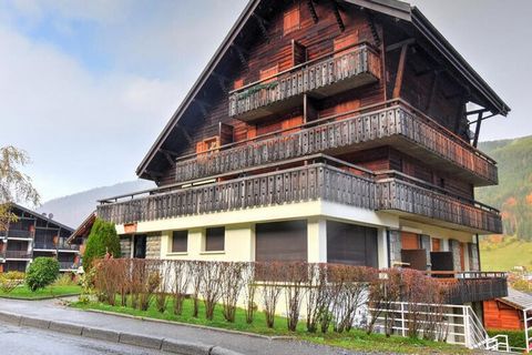 Residence (without elevator) located 300m from the resort center and the ski lifts. Renovated studio on the 1st floor of a residence (without elevator) very close to the center of Morzine (South-West exposure) with a surface area of approximately 19 ...