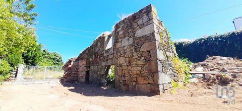 Terreno repleto de potencial em Pias, Monção com área total de 385 m2 para si que procura o local perfeito para construir a sua casa de sonho, onde paz e tranquilidade não faltarão mas ao mesmo tempo perto de tudo o que necessita, ficando a menos de ...