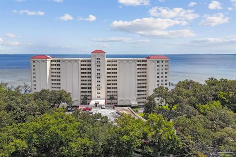 Frisse prijzen! Zonsopgang tot zonsondergang dit huis op de tweede verdieping aan het water in het exclusieve Riviera Condominium biedt een prachtig uitzicht op de baai van Pensacola vanuit The Great Room en beide slaapkamers! Geniet 's avonds van de...