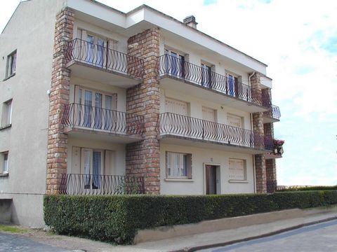 Sur la commune de Montluçon, appartement plutôt grand pour un T1. Cet appartement convient très bien pour un premier achat. Vous pouvez contacter votre agence Cabinet Landrieve si vous voulez voir ce logement. L'intérieur mesure 26.4m2 et comporte un...