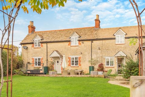 Accommodation summary Nestled in the idyllic Oxfordshire countryside, just moments from the historic market town of Woodstock, Sansoms Cottage & Barn offers a unique lifestyle, blending timeless charm with contemporary luxury. This exclusive, gated p...