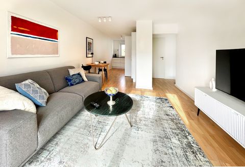 Diese moderne 3-Zimmer Wohnung, frisch renoviert und komplett möbliert ist ein echtes Juwel im charmanten münchner Stadtteil Untermenzing. Auf ca. 52 qm, gut durchdachter Wohnfläche, hat die Vermieterin, eine professionelle Designerin, mit Hingabe un...