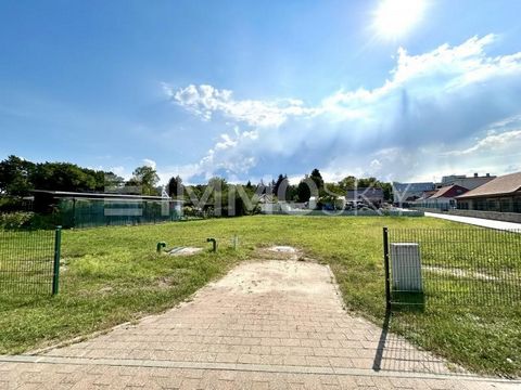 Sie möchten 2024 endlich in Ihre strahlende Zukunft blicken? Dann starten Sie hier durch! Hier stehen Ihnen großzügige 792 m² zur Verfügung, um Ihr nächstes Projekt zu realisieren. Ihr neuer Rückzugsort zeichnet sich durch Helligkeit und eine sonnige...