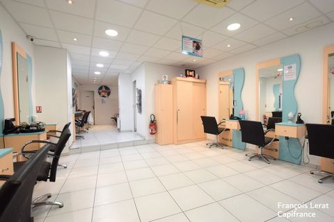 Vous voulez un salon de coiffure clé en mains ! Être appuyé par une équipe compétente qui vous épaulera au regard de la communication, de la publicité, de vos approvisionnements en produits haut de gamme à des prix très attractifs ! Une belle clientè...