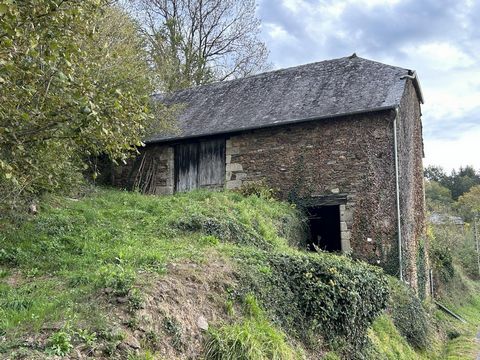 À Dampniat, charmante commune de la Corrèze, proche des commerces locaux et des écoles, Dampniat est également réputée pour ses paysages verdoyants propices aux belles balades. Cette grange, sur un terrain de 1122 m² avec une vue dégagé sur la vallée...