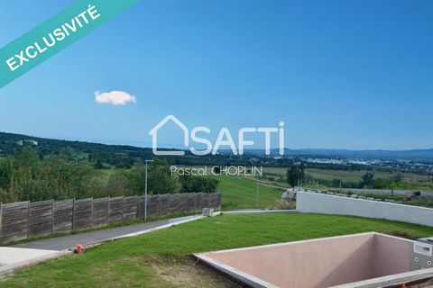 A 15mn de l’autoroute A7, cette magnifique villa lumineuse de plain-pied est située dans un secteur calme et recherché de Saint-Clair, profitant d’une splendide vue, sur un terrain d’une superficie d’environ 825m², avec piscine 6x3x1,50 avec liner PV...