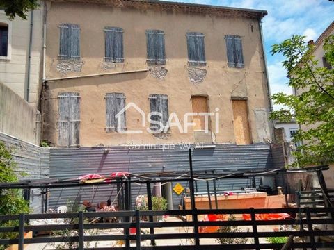 Situé en plein centre du Vigan cet immeuble partiellement réhabilité offre un réel potentiel de rentabilité locative. Certaines parties déjà sont sous bail locatif : - un bail commercial pour un commerce de bar et restauration en RDC incluant la loca...