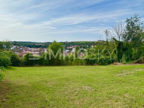 For sale is a building site in Obernbreit's prime location on a slope. This building plot offers enough space for your dream home on an area of 664 m². The location is characterized by its tranquility and the picturesque surroundings that guarantee a...