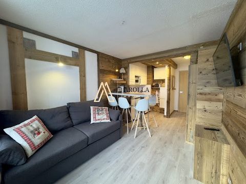 Discover with Arolla Immobilier this tastefully renovated two-room apartment, offering a warm and functional setting in the heart of Tignes Val Claret, in a high-end residence at the foot of the slopes, one of the most sought-after areas. The open-pl...