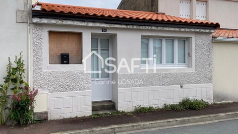 Située à Grues, à 12 minutes des plages, cette charmante maison est idéalement localisée à proximité de divers commerces tels qu'une Superette, un Bar/Tabac, une Boulangerie, offrant ainsi un quotidien pratique et agréable. Grues, en plus d'être accu...