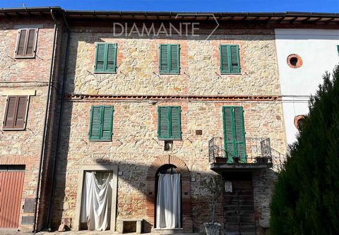 CASTIGLIONE DEL LAGO (PG), loc. Sanfatucchio: detached house on three levels of 178 sqm consisting of: * Ground floor: rustic, bathroom and cellar; * First floor: living room, kitchen, two double bedrooms and two bathrooms; * Second floor: three doub...