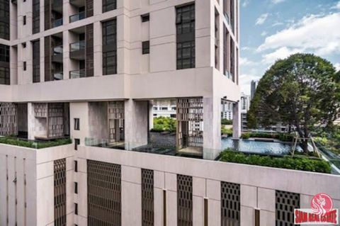 Luxury class condominium in the heart of Phrom Phong, only 300m to BTS and the EmQuartier Shopping Mall. The building is very private with only 178 residential units. This unit has no shared wall. Nice, quiet position in the building. There is a larg...