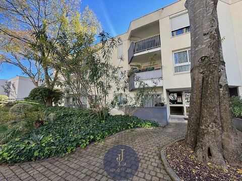 JL-Immobilier vous propose cet appartement de type T2 de 32m2 en rez de chaussée d'une une résidence sécurisée avec gardien et piscine. Situé dans un secteur très recherché, à proximité immédiate des transports (Bus, Tram), des commodités et tout pro...