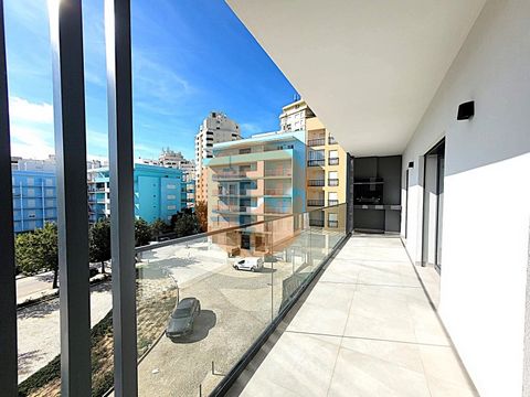 Appartement 1 chambre avec terrasse spacieuse qui offre une combinaison parfaite de modernité et de confort. Edifício da Vinha est une nouvelle construction, située dans le village pittoresque d'Armação de Pêra, à seulement 1 pas du centre et de la p...