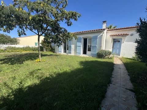 In an area close to the southern beach of Rivedoux Plage, contemporary house of + 100 m² of living space on a pretty walled plot of more than 560 m². It consists of a beautiful living room with fireplace, three bedrooms, independent kitchen, and a la...