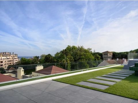 Magnífico e impresionante ático con vistas al mar sin obstáculos, en un condominio de lujo con una excelente ubicación junto al mar, en Estoril, a poca distancia de Cascais y de las famosas playas locales, del paseo marítimo, de buenos restaurantes, ...