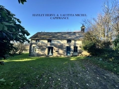 Laetitia MICHEL et Hayley HERVE CAPIFRANCE vous présentent, cette maison de campagne située entre Vire et Sourdeval. Emplacement: à 13 minute de Sourdeval 16 minutes de Vire 1h10 de Caen et du Mont Saint Michel Terrain: 26000m2 dont 13000m2 non atten...