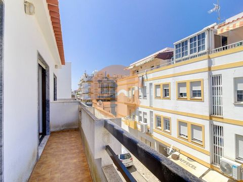 Appartement de 2 chambres dans un excellent emplacement dans le centre de Vila Real de Santo António. Cette propriété se trouve au deuxième étage d'un immeuble sans ascenseur et se distingue par ses grands balcons avec une excellente exposition au so...