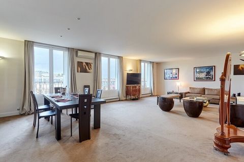 Entdecken Sie unser luxuriöses Apartment gegenüber dem Arc de Triomphe im Wohngebiet des 16. Arrondissements, 3 Gehminuten von den Champs-Élysées entfernt. Mitten im Herzen des 16. Arrondissements in der Nähe der Avenue Victor Hugo entdecken Sie die ...