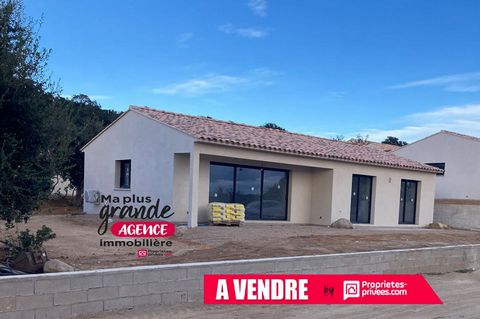 COQUETE villa NEUVE de type T4 de plain-pied édifiée sur une parcelle de terrain d'environ 660 m2 Composée d'un hall d'entrée , séjour avec un espace pour une cuisine ouverte, d'un cellier, de trois chambres ayant chacune leur salle d'eau dont une av...