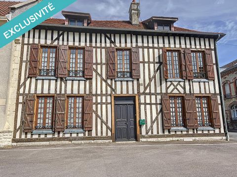 Située au centre d'Arcis-sur-Aube (10700), cette maison de ville traditionnelle de 140 m² offre un cadre de vie idéal pour une grande famille. Proche des écoles et collège, elle allie le calme d'une ville de campagne à la proximité des commodités. Do...