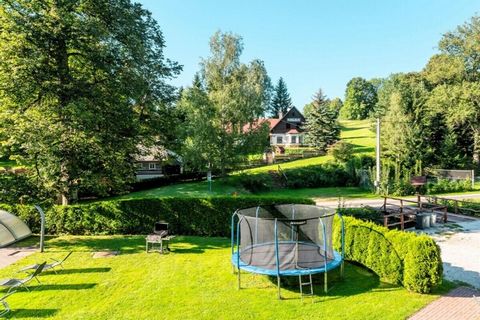 La villa en Rudník ofrece un alojamiento espacioso y decorado con buen gusto de 1.500 m², ideal para un máximo de 9 personas. Con 4 dormitorios, esta villa totalmente equipada ofrece un entorno perfecto para familias o grupos que buscan un retiro tra...