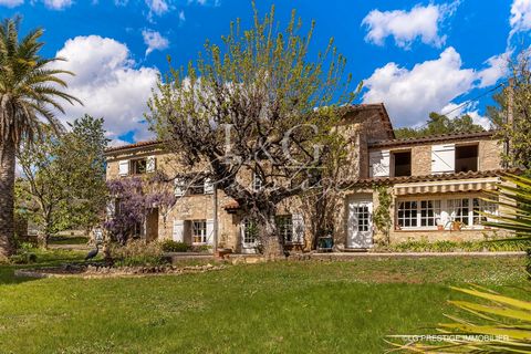 A la venta en su agencia LG Prestige immobilier, Auténtica casa de campo de piedra. Este magnífico Mas del siglo XVII, cargado de historia, ofrece un potencial excepcional para los amantes del carácter y la autenticidad. Ubicado en más de 1,5 hectáre...