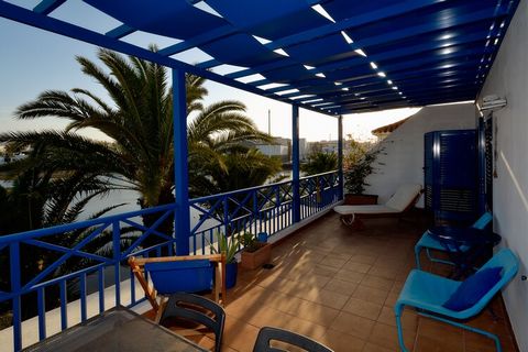 Este apartamento de 1 dormitorio en Arrecife ofrece impresionantes vistas al muelle de su terraza. Perfecto para una pareja y una familia, esta casa puede alojar a 2 personas. La hermosa playa en Arrecife se encuentra a poca distancia a pie del apart...