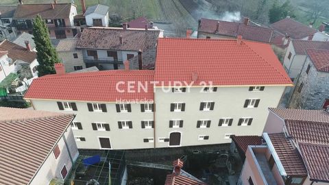 ISTRIEN, ŽMINJ, STEINHAUS IM STADTZENTRUM MIT BAUGENEHMIGUNG FÜR SECHS WOHNUNGEN Im Herzen Istriens befindet sich Žminj, eine kleine romantische Stadt mit einer reichen Geschichte und schönen malerischen Gassen. In einer dieser Straßen befindet sich ...