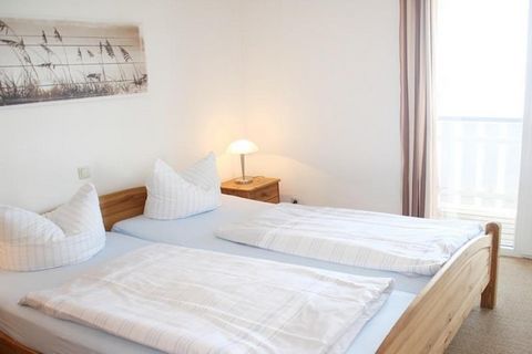 Ein charmantes Apartment direkt am Ferienpark bietet Platz für bis zu sechs Gäste in drei gut ausgestatteten Schlafzimmern und ist somit ideal für Familien oder Gruppen. Der Wohnbereich verfügt über ein bequemes Sofa, das sich perfekt zum Entspannen ...