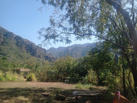 Terreno de 1,868 mts2. Está ubicado frente a la plaza cívica en la calle principal del pueblo, con acceso desde la carretera , excelente ubicación y la mejor vista panorámica.  Y el plus es su terraza con una ceiba hermosa en donde tenían el restaura...