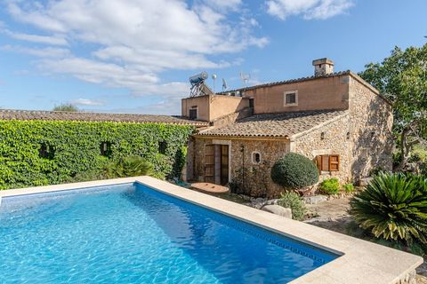 Situada cerca de Petra, en el centro de Mallorca, esta acogedora villa con piscina privada, terraza y barbacoa puede alojar cómodamente hasta 8 huéspedes. Esta encantadora casa se encuentra en el centro de la isla y es perfecta para unas vacaciones t...