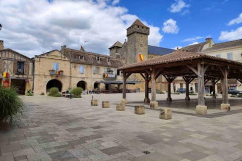 Ervaar de schoonheid van Arcachon met dit gezellige vakantiehuis, perfect gelegen op slechts 30 meter van het strand en in het hart van het stadscentrum. Deze charmante accommodatie is ideaal voor een ontspannen uitje en biedt een serene sfeer met de...