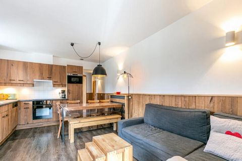 Deze goed gelegen woning is een gezellige studio van 21 mÂ² op de 4e verdieping van een residentie in Chamrousse 1750 en biedt accommodatie voor maximaal 4 personen. De studio beschikt over een slaapbank voor twee personen en een cabinekamer met twee...