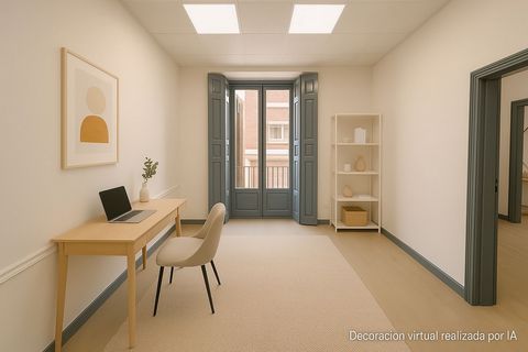Beleggers opgelet! Uniek appartement in Huertas-Las Cortes met 247 m² Een juweel om te renoveren met eindeloze mogelijkheden voor winstgevendheid Eigenschappen: Grote ruimte, veel kamers en eindeloze mogelijkheden Bij Sky Real Estate weten we het typ...