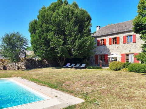 Maison de charme à 100m du lac de Pareloup  Hameau de Boulouis (Aveyron)