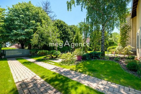 BEAUX VOLUMES, 5 CHAMBRES ET TERRAIN DE 900M2 AU CALME